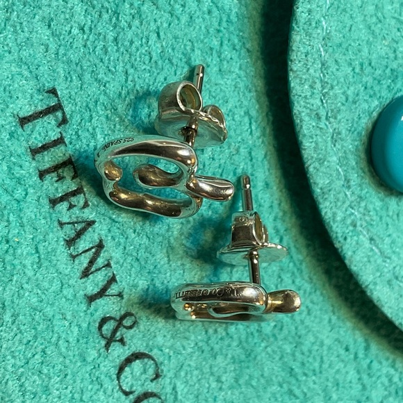 Tiffany & Co. Elsa Peretti Stencil Apple Stud Earrings - Picture 4 of 10